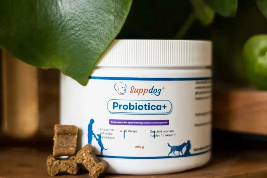 Een potje Probiotica+ supplementen  tegen een jeukende honden huid