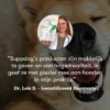 Dental Powder+ dierenarts quote van Lois met hond, baasje en een lachende hond op de achtergrond