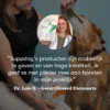 Multivitamin+ dierenarts quote van Lois met hond, baasje en het product op de achtergrond
